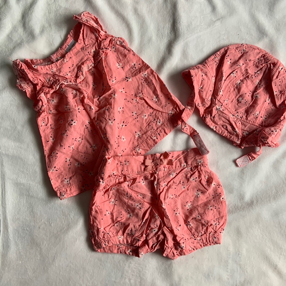 Cute newborn Carter’s summer outfit